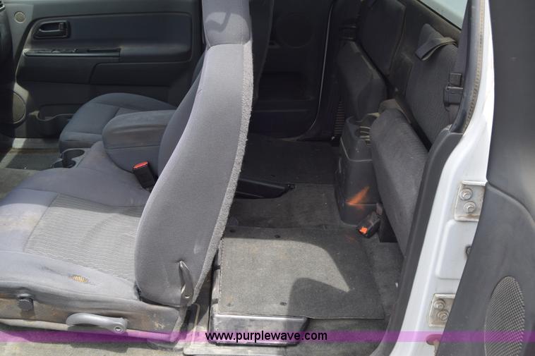 image for item H8519 2006 Chevrolet Colorado Ext. Cab pickup truck