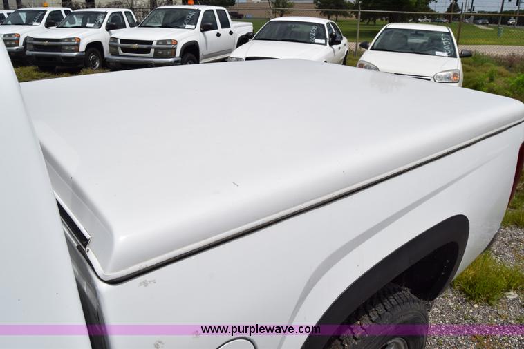 image for item H8519 2006 Chevrolet Colorado Ext. Cab pickup truck