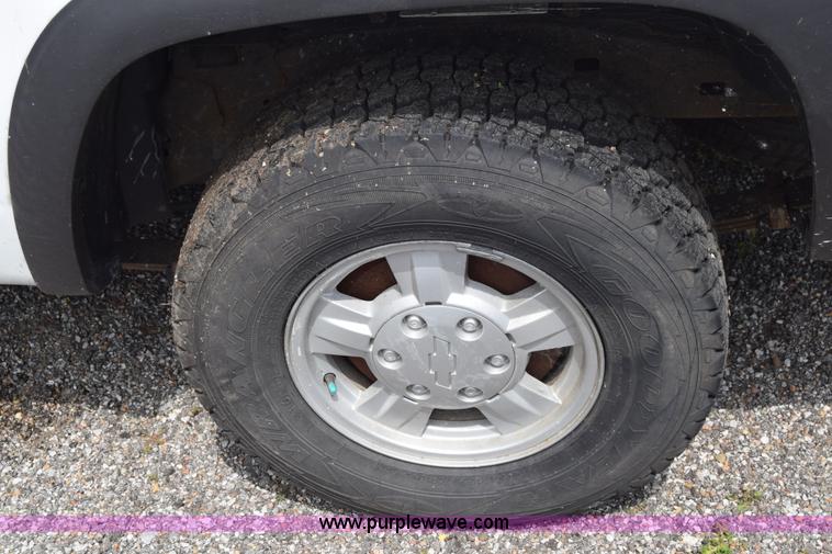 image for item H8519 2006 Chevrolet Colorado Ext. Cab pickup truck