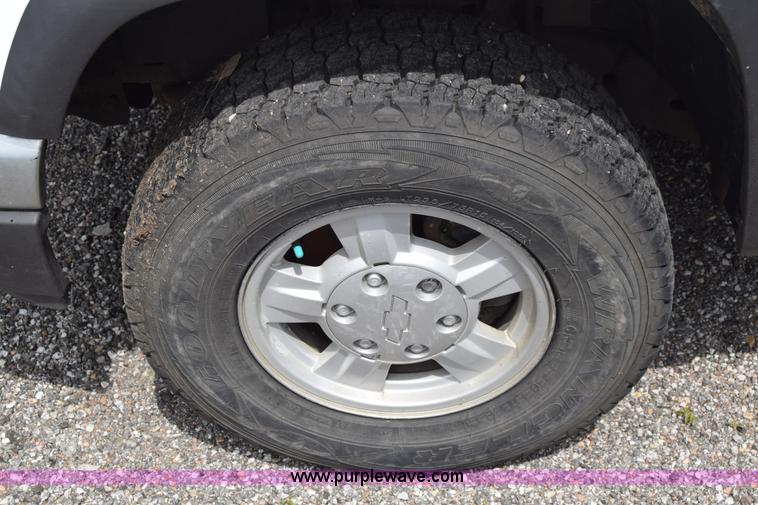 image for item H8519 2006 Chevrolet Colorado Ext. Cab pickup truck