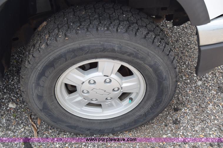 image for item H8519 2006 Chevrolet Colorado Ext. Cab pickup truck