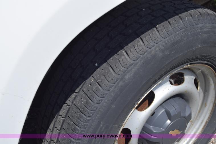 image for item H8523 2007 Chevrolet Colorado Ext. Cab pickup truck