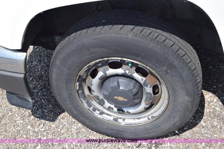 image for item H8523 2007 Chevrolet Colorado Ext. Cab pickup truck