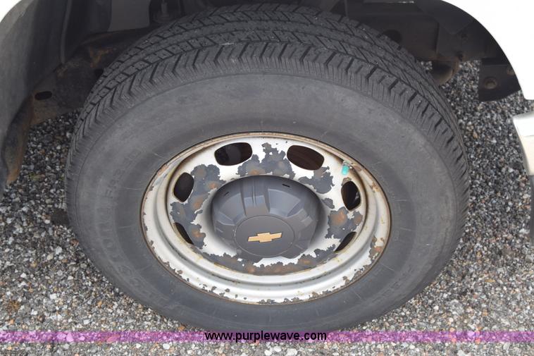 image for item H8523 2007 Chevrolet Colorado Ext. Cab pickup truck