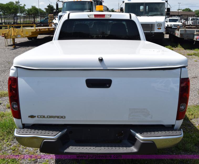 image for item H8524 2006 Chevrolet Colorado Ext. Cab pickup truck