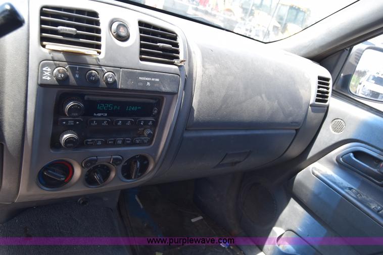 image for item H8524 2006 Chevrolet Colorado Ext. Cab pickup truck