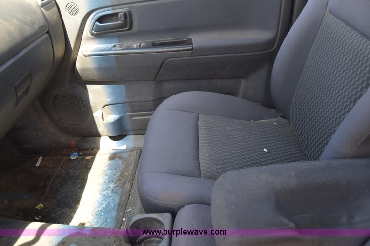 image for item H8524 2006 Chevrolet Colorado Ext. Cab pickup truck