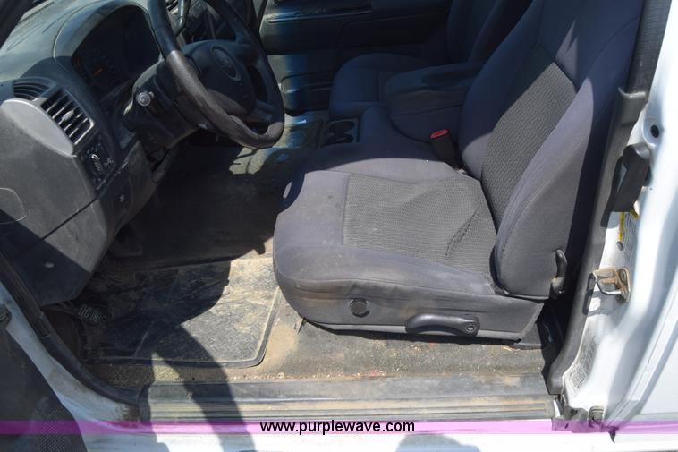 image for item H8524 2006 Chevrolet Colorado Ext. Cab pickup truck