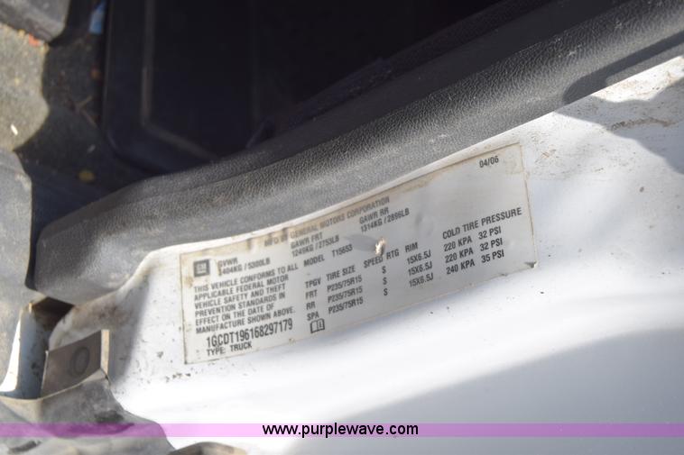 image for item H8524 2006 Chevrolet Colorado Ext. Cab pickup truck