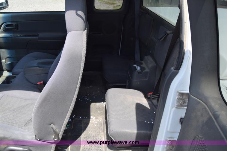 image for item H8524 2006 Chevrolet Colorado Ext. Cab pickup truck