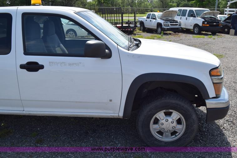 image for item H8524 2006 Chevrolet Colorado Ext. Cab pickup truck