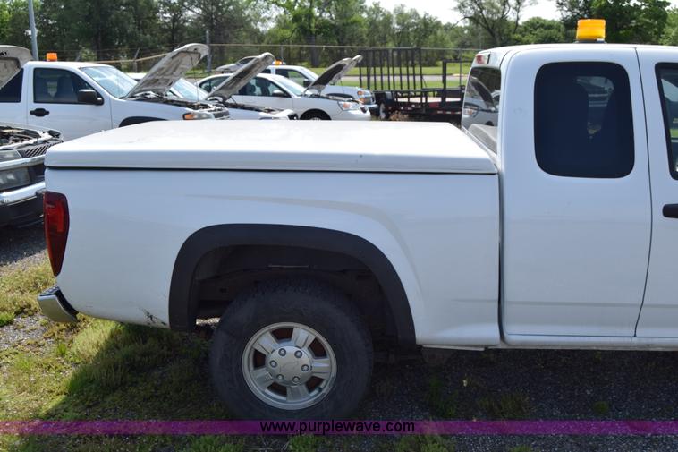 image for item H8524 2006 Chevrolet Colorado Ext. Cab pickup truck