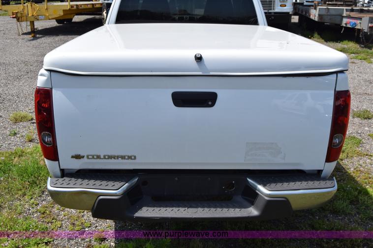 image for item H8524 2006 Chevrolet Colorado Ext. Cab pickup truck