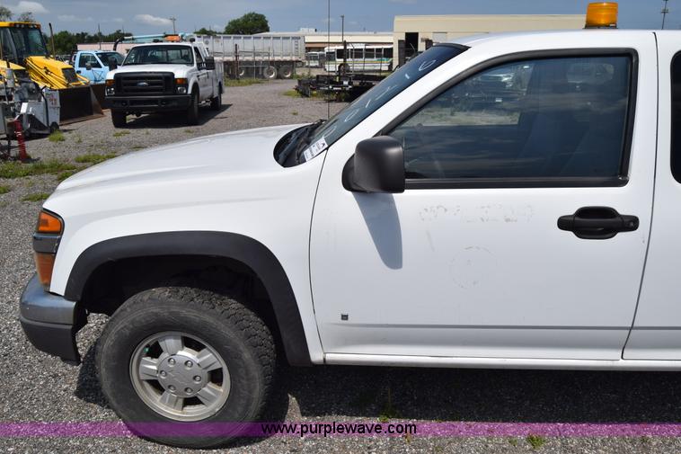 image for item H8524 2006 Chevrolet Colorado Ext. Cab pickup truck