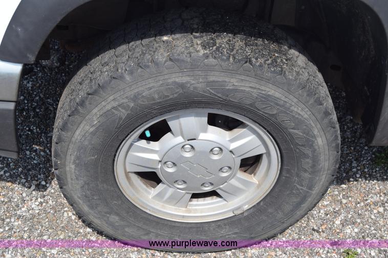 image for item H8524 2006 Chevrolet Colorado Ext. Cab pickup truck