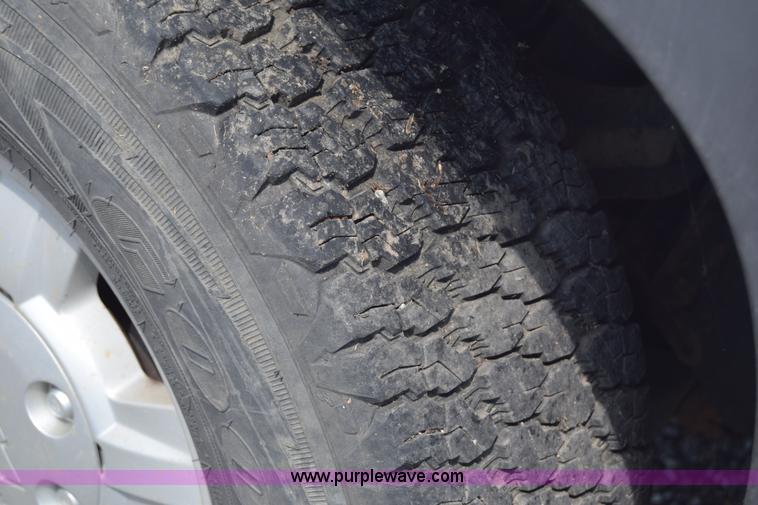 image for item H8524 2006 Chevrolet Colorado Ext. Cab pickup truck