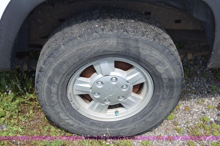 image for item H8524 2006 Chevrolet Colorado Ext. Cab pickup truck