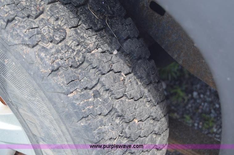 image for item H8524 2006 Chevrolet Colorado Ext. Cab pickup truck