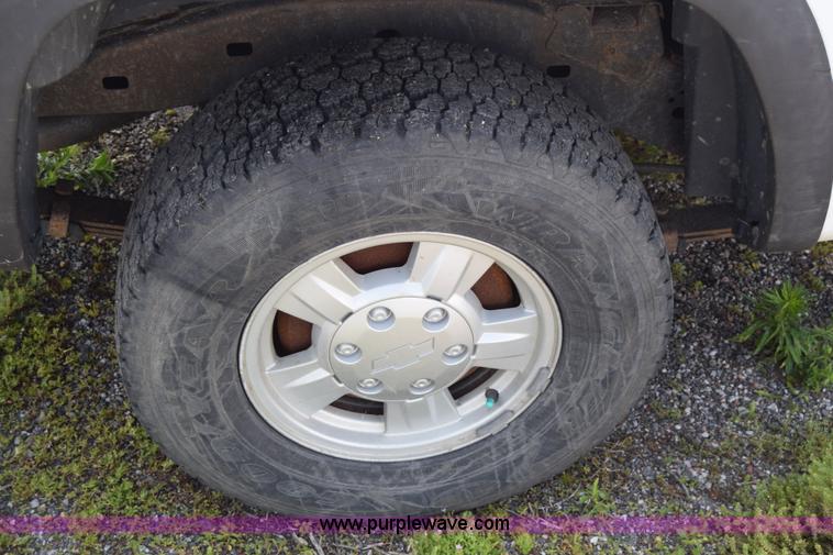 image for item H8524 2006 Chevrolet Colorado Ext. Cab pickup truck