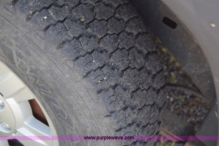 image for item H8524 2006 Chevrolet Colorado Ext. Cab pickup truck