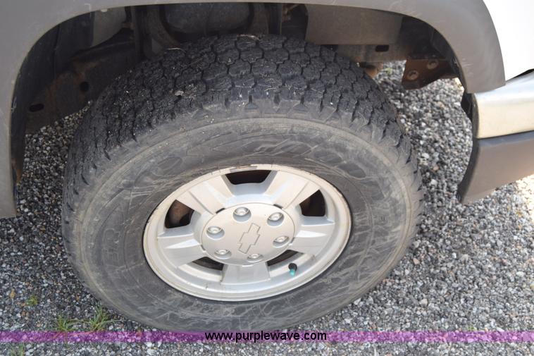 image for item H8524 2006 Chevrolet Colorado Ext. Cab pickup truck