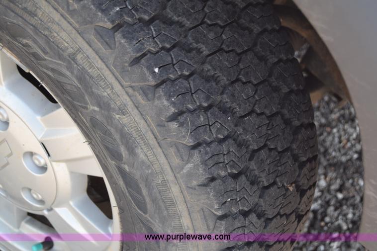 image for item H8524 2006 Chevrolet Colorado Ext. Cab pickup truck