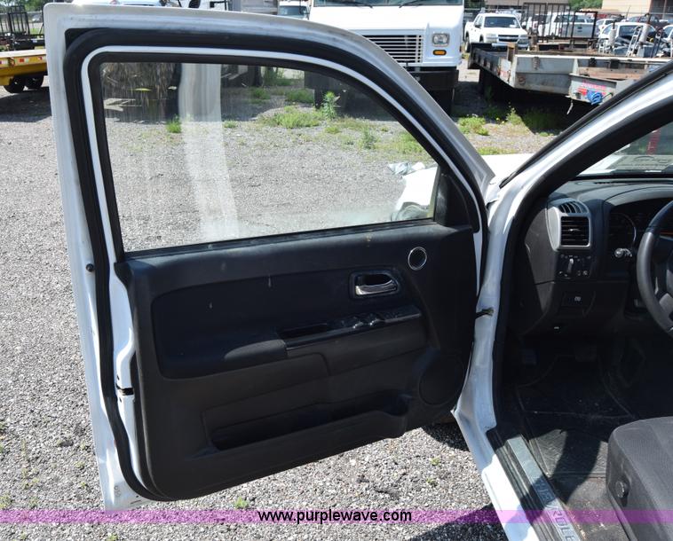 image for item H8525 2008 Chevrolet Colorado Crew Cab pickup truck