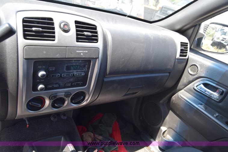 image for item H8525 2008 Chevrolet Colorado Crew Cab pickup truck