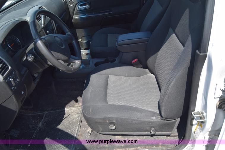 image for item H8525 2008 Chevrolet Colorado Crew Cab pickup truck