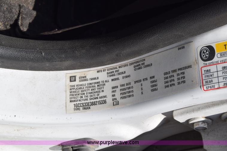 image for item H8525 2008 Chevrolet Colorado Crew Cab pickup truck