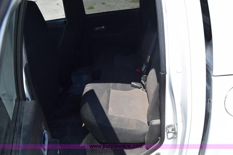 image for item H8525 2008 Chevrolet Colorado Crew Cab pickup truck