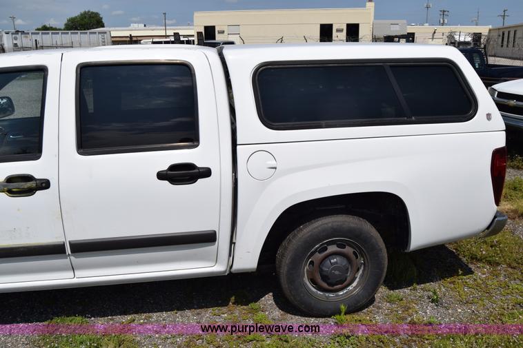 image for item H8525 2008 Chevrolet Colorado Crew Cab pickup truck