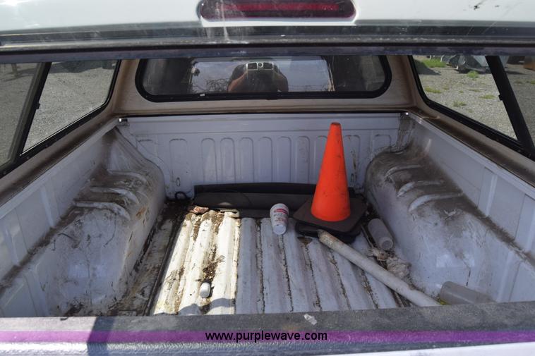 image for item H8525 2008 Chevrolet Colorado Crew Cab pickup truck