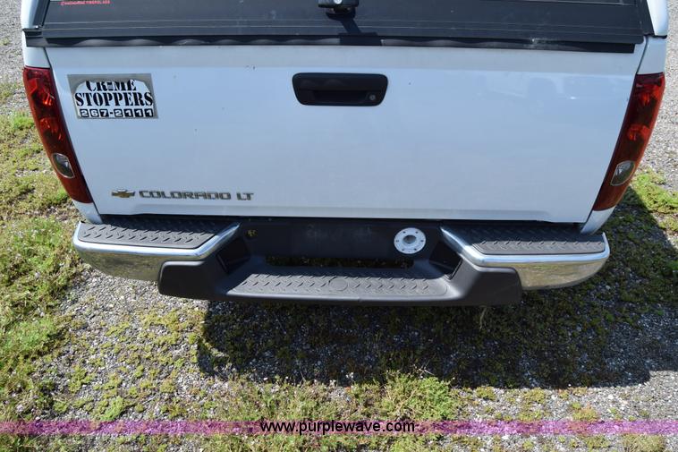 image for item H8525 2008 Chevrolet Colorado Crew Cab pickup truck