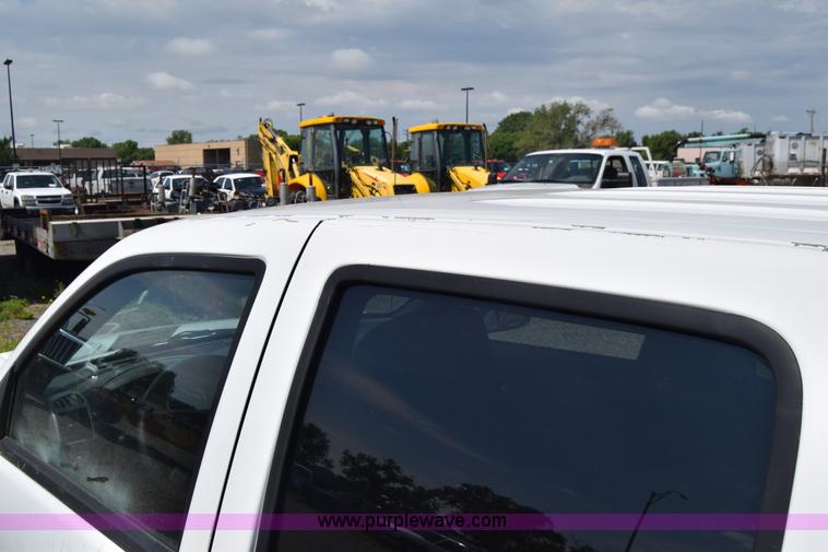 image for item H8525 2008 Chevrolet Colorado Crew Cab pickup truck