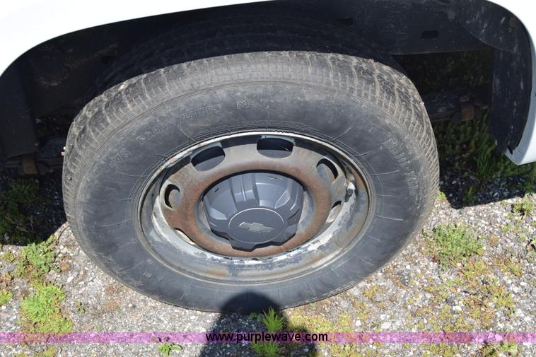 image for item H8525 2008 Chevrolet Colorado Crew Cab pickup truck