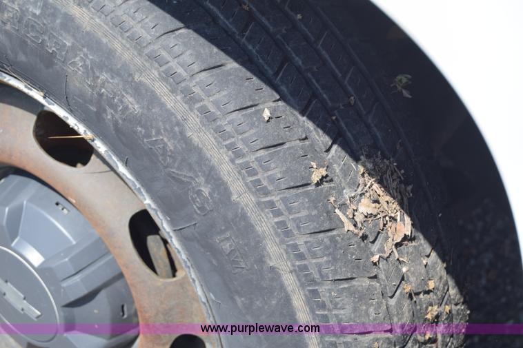 image for item H8525 2008 Chevrolet Colorado Crew Cab pickup truck