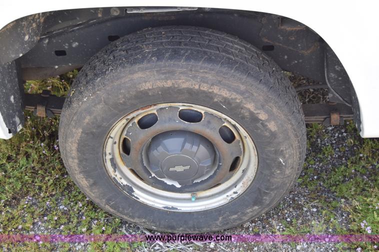 image for item H8525 2008 Chevrolet Colorado Crew Cab pickup truck