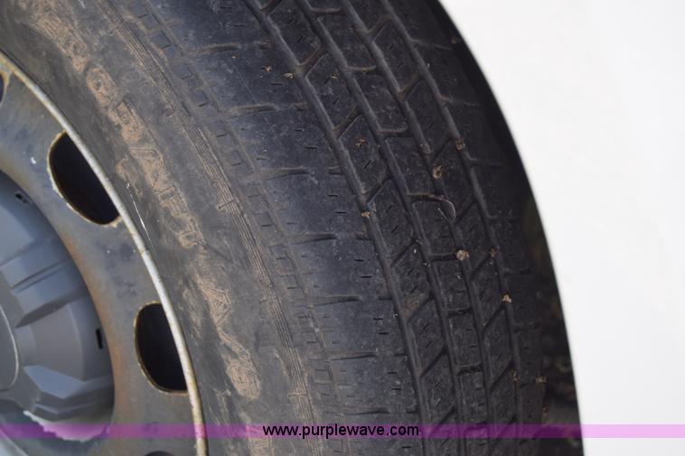 image for item H8525 2008 Chevrolet Colorado Crew Cab pickup truck