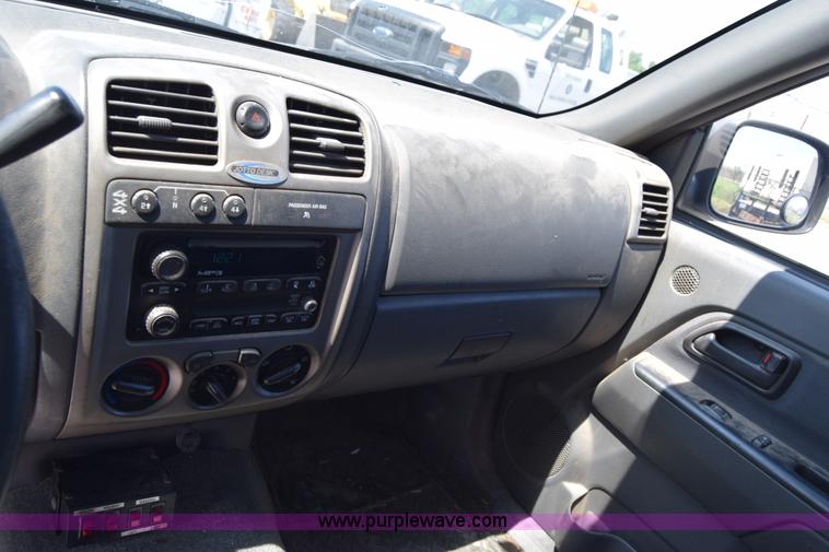 image for item H8526 2006 Chevrolet Colorado Ext. Cab pickup truck
