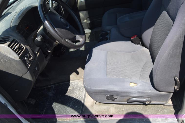 image for item H8526 2006 Chevrolet Colorado Ext. Cab pickup truck