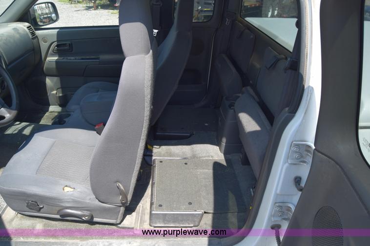 image for item H8526 2006 Chevrolet Colorado Ext. Cab pickup truck
