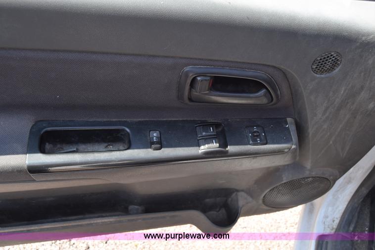 image for item H8526 2006 Chevrolet Colorado Ext. Cab pickup truck