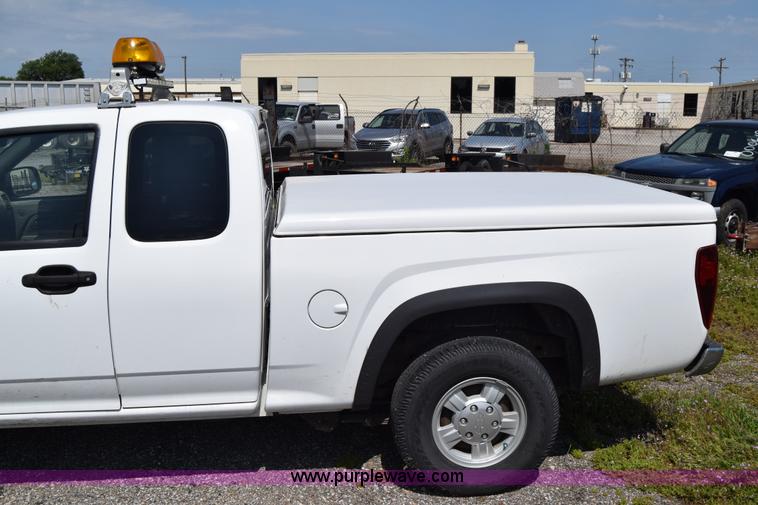 image for item H8526 2006 Chevrolet Colorado Ext. Cab pickup truck