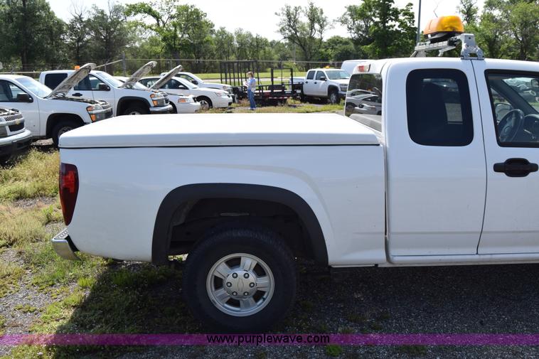 image for item H8526 2006 Chevrolet Colorado Ext. Cab pickup truck