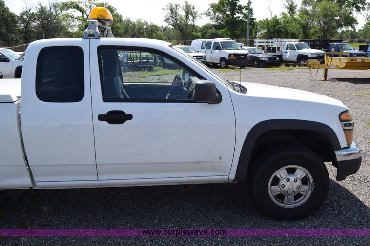 image for item H8526 2006 Chevrolet Colorado Ext. Cab pickup truck