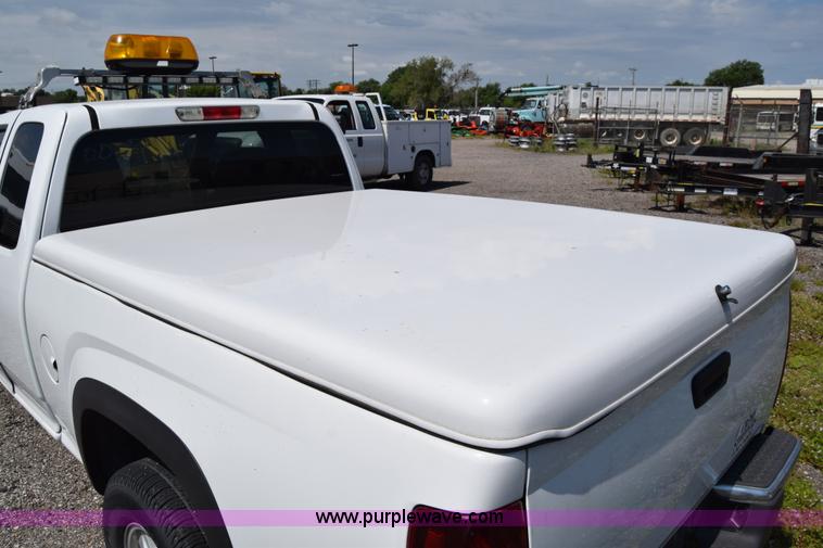 image for item H8526 2006 Chevrolet Colorado Ext. Cab pickup truck