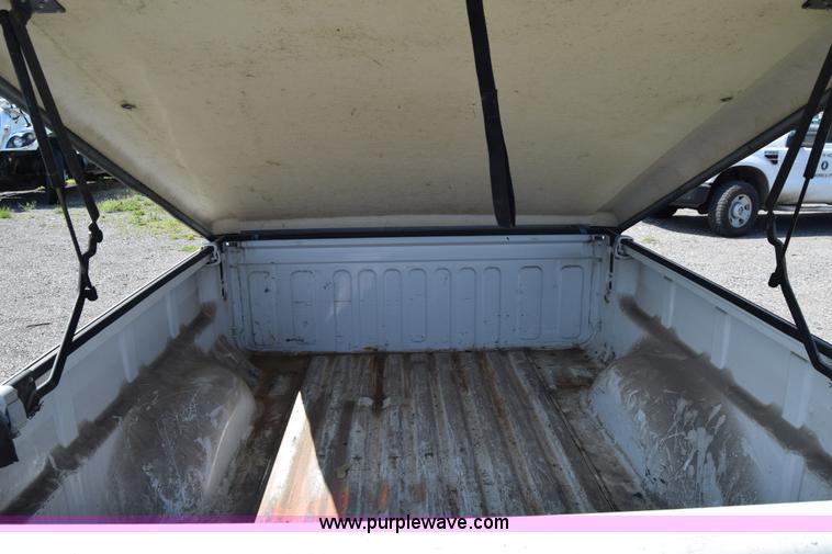 image for item H8526 2006 Chevrolet Colorado Ext. Cab pickup truck