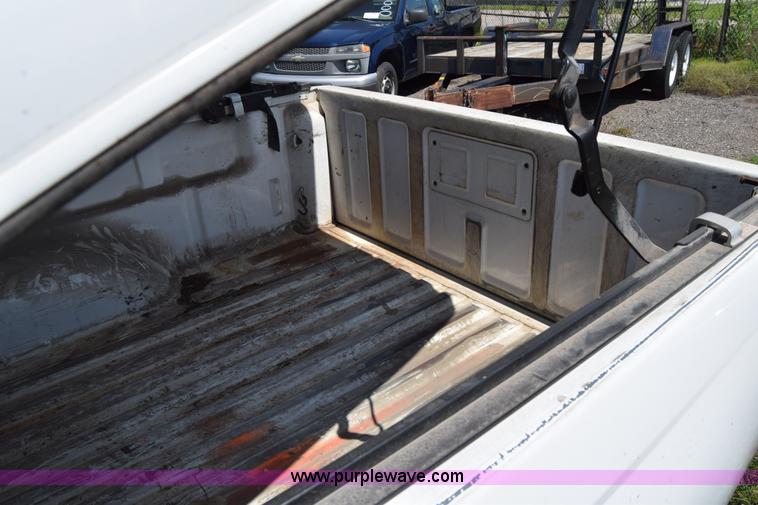 image for item H8526 2006 Chevrolet Colorado Ext. Cab pickup truck