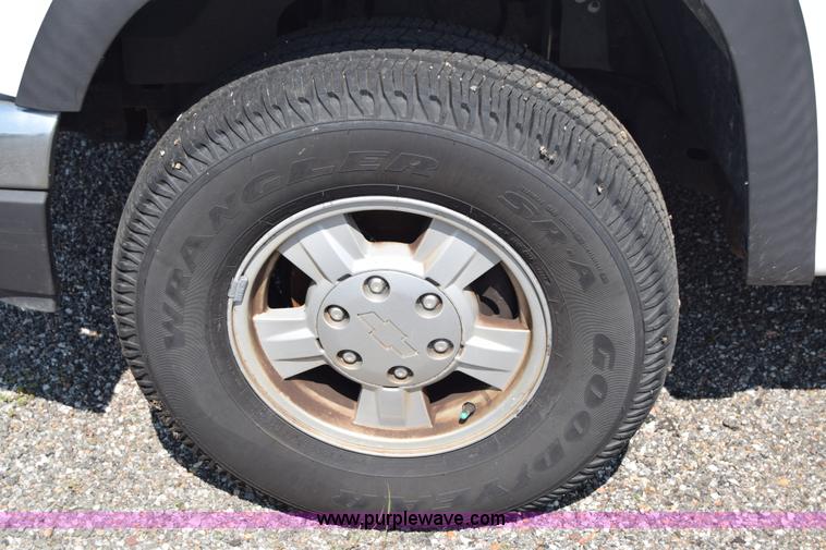 image for item H8526 2006 Chevrolet Colorado Ext. Cab pickup truck